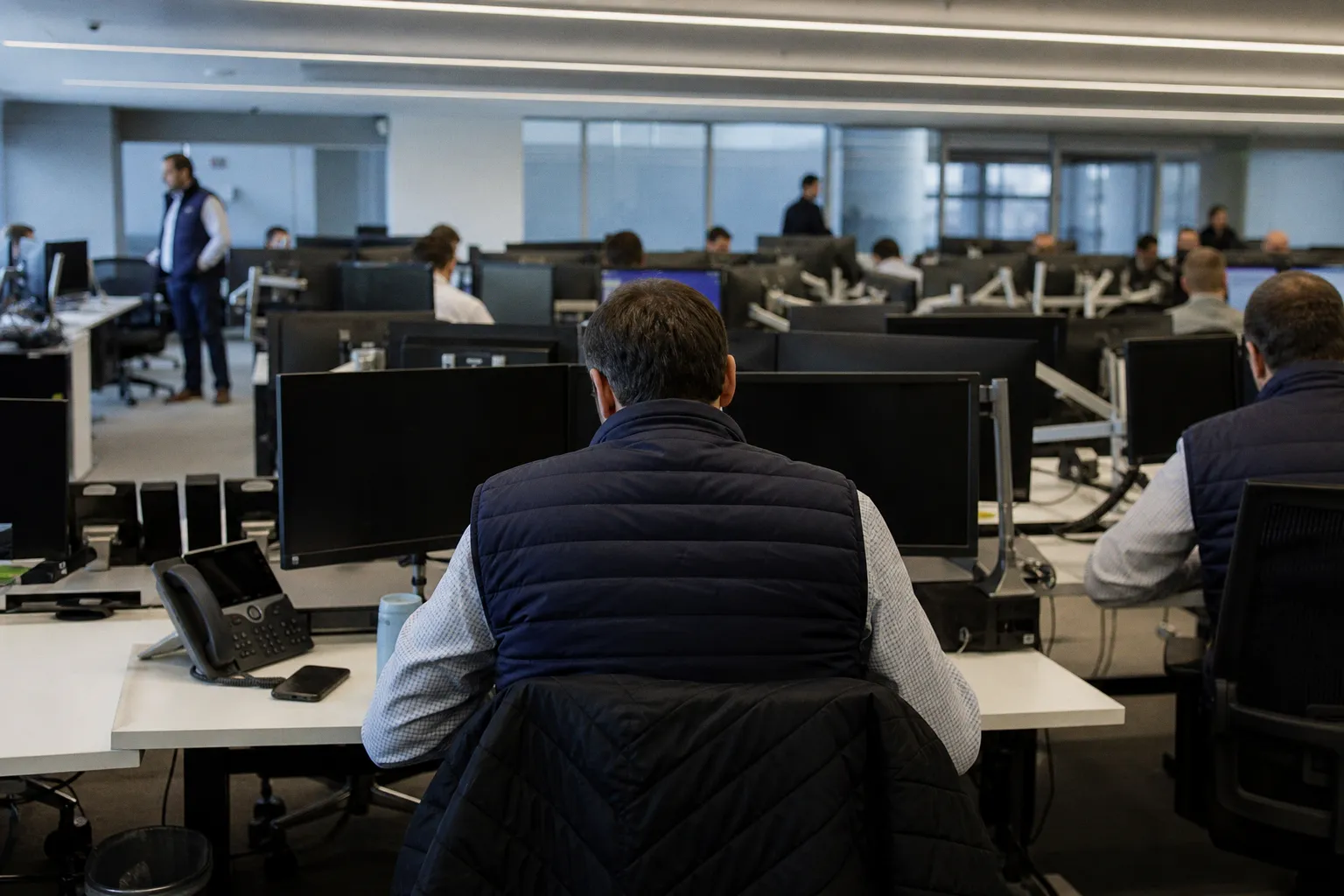 A crowded tech trade is starting to unwind. Charts suggest two stocks to play the move