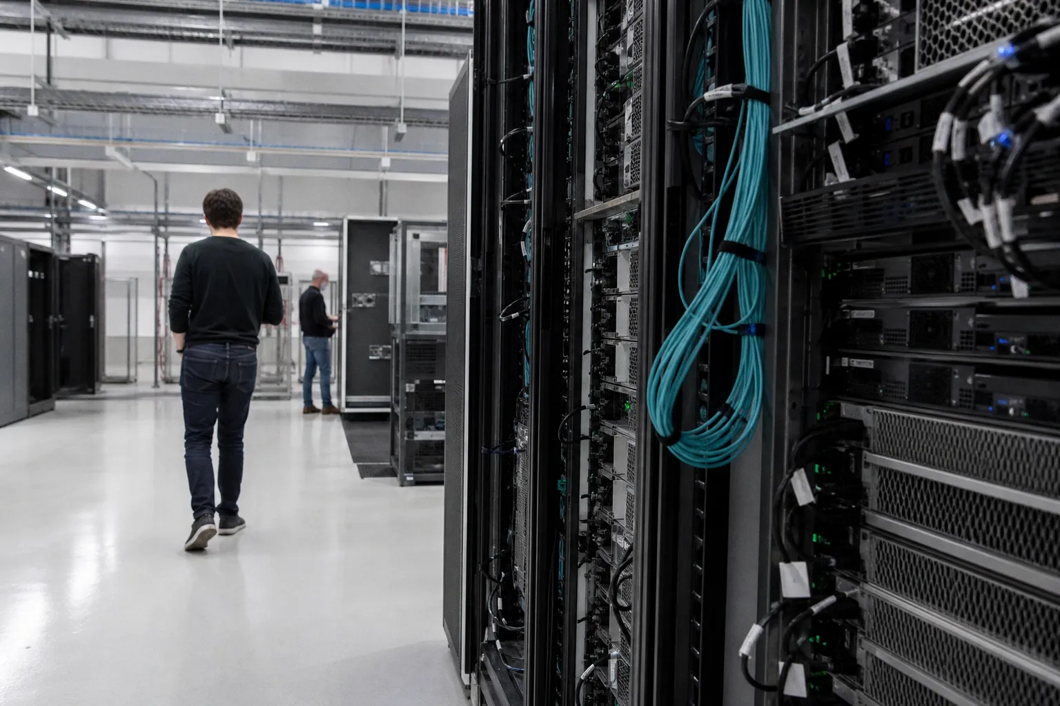IBM Stock Plunge: Analyzing the Shift from Legacy Software to AI Infrastructure